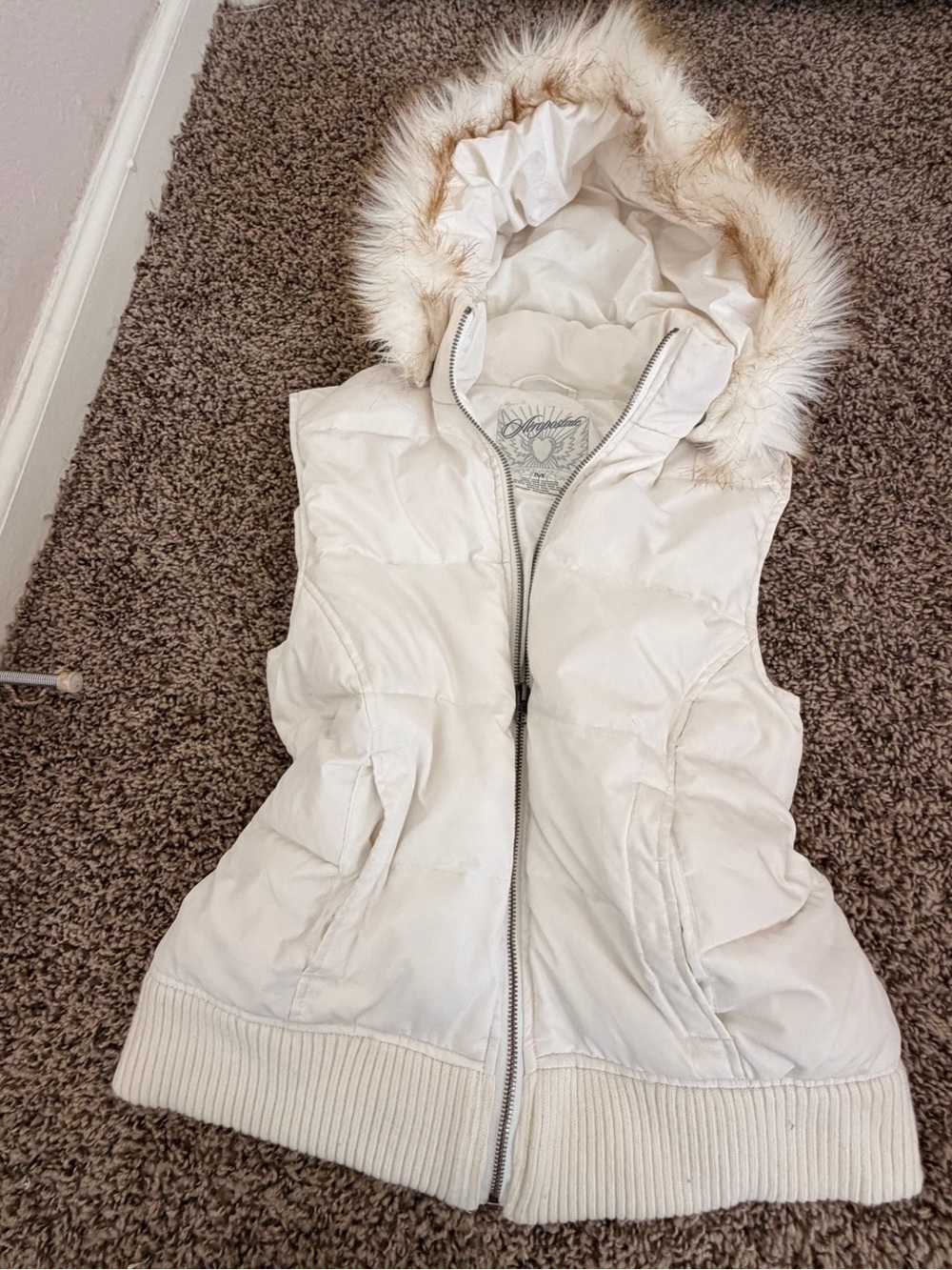 Aeropostale Ivory Quilted Hooded Puffer Vest with Faux Fur Trim